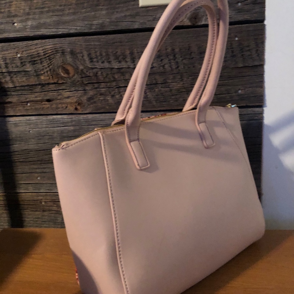 Handbag - Picture 2 of 3